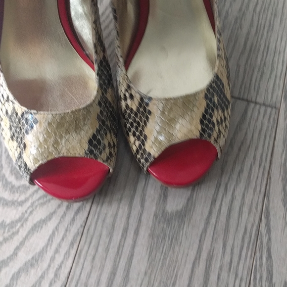 Beautiful shoes by Guess 🌷🌷🌷 - Picture 10 of 12